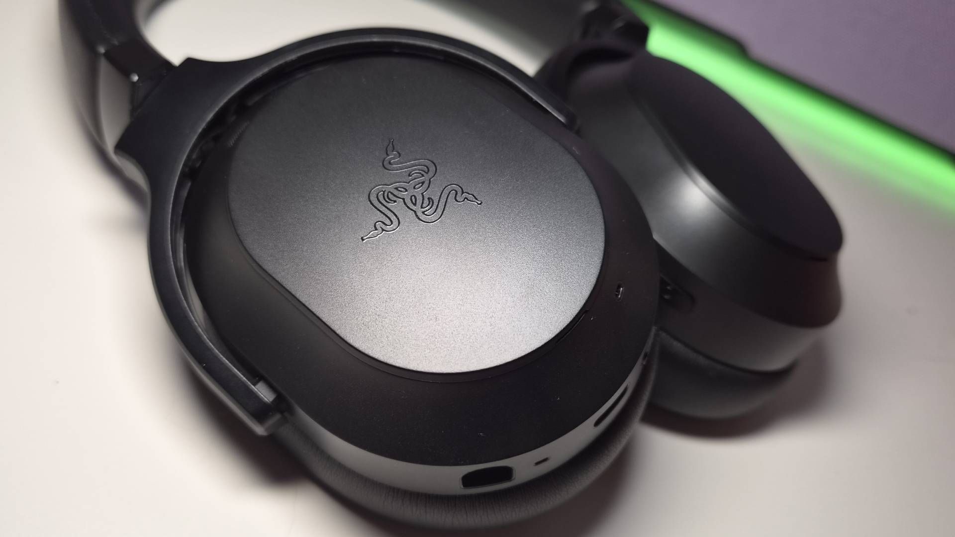 Razer выпустила Barracuda V2 Pro с отсеком для донгла прямо в чашке